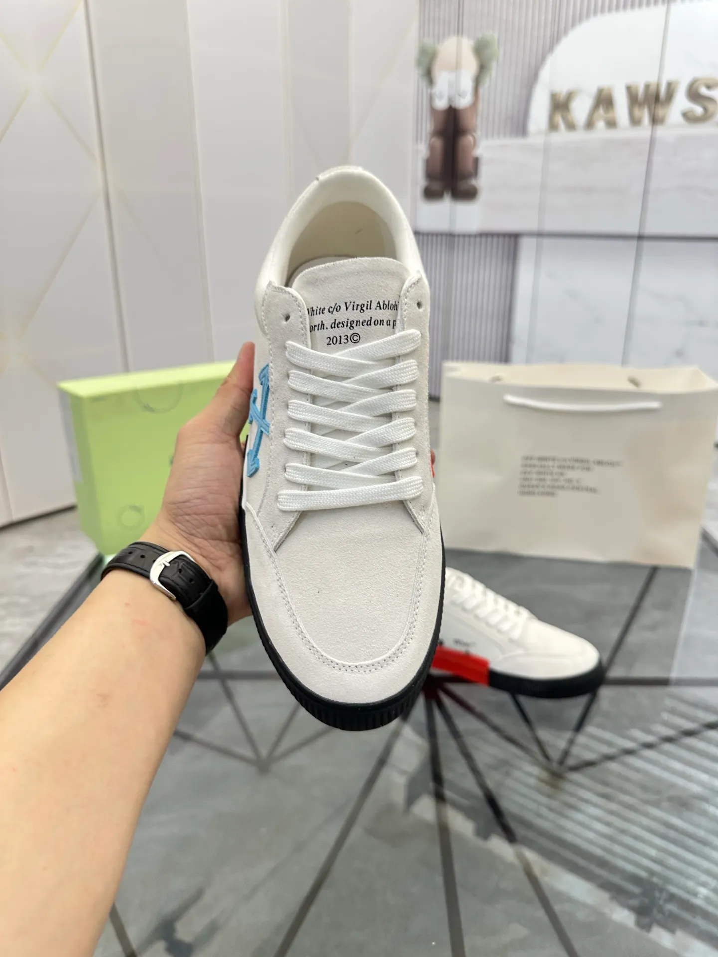Selling men's shoes 💰: 💰P440¥ Product trademark: OFF WHITE * "OFF WHITE*" low-top casual shoes Regular size: 35-45 (can be customized to 46) Couple style Product materials: imported nubuck leather upper spliced ​​with original fabric, breathable lining, original outsole. No.: H203